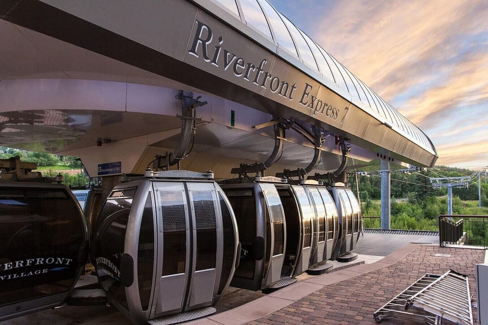 On-site gondola to Beaver Creek (considered ski in/out)