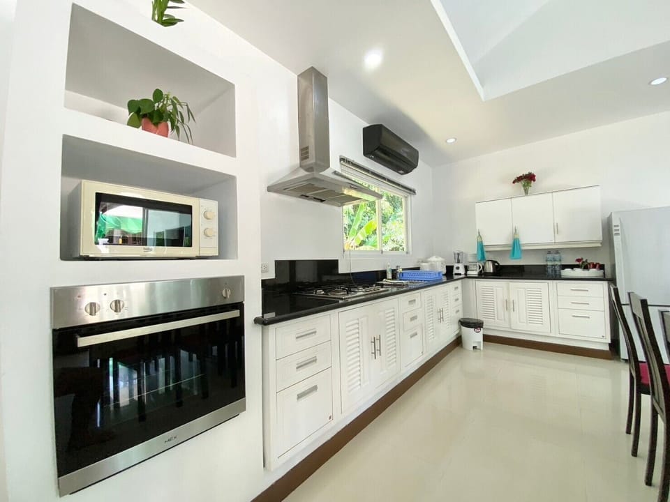 Family Villa, 4 Bedrooms, Private Pool, Mountain View | Private kitchen | Oven, stovetop, toaster, rice cooker