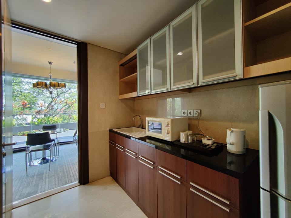 Presidential Suite, 1 Bedroom, Smoking, City View (Balcony) | Private kitchen | Fridge, coffee/tea maker