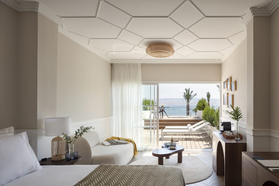 Garden Room With Jacuzzi | Premium bedding, minibar, in-room safe, iron/ironing board