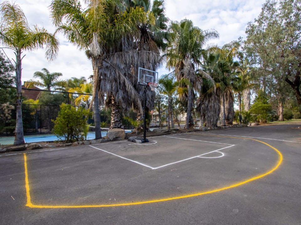 Batemans Bay Marina Resort Campground/ 
RV Resort in Batemans Bay