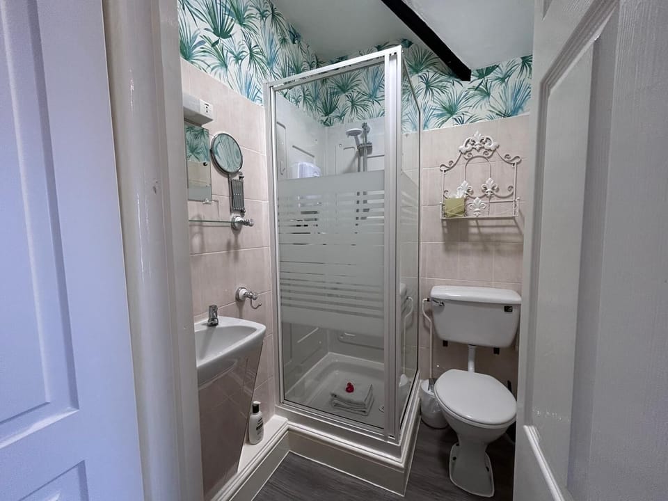 Twin Room, Ensuite | Bathroom