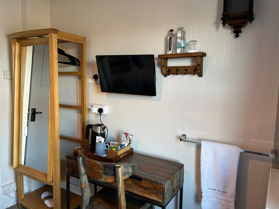 Single Room, Private Bathroom