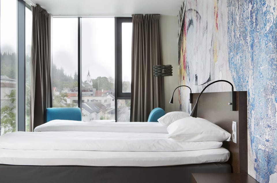 Deluxe Room, 1 Double Bed, Non Smoking | Desk, cribs/infant beds, free WiFi, bed sheets