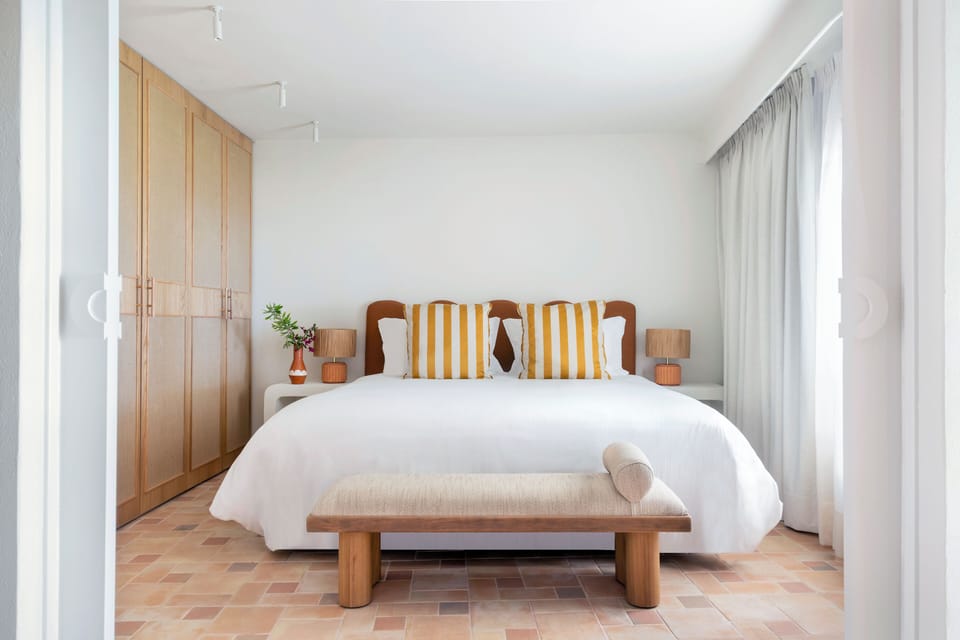 Luxury Apartment, 2 Bedrooms | Hypo-allergenic bedding, minibar, in-room safe, desk