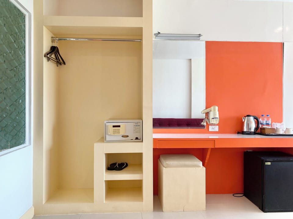 Deluxe Room | Minibar, in-room safe, free WiFi, bed sheets