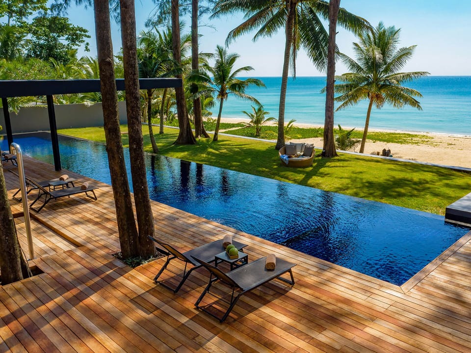 Outdoor pool, pool umbrellas, sun loungers