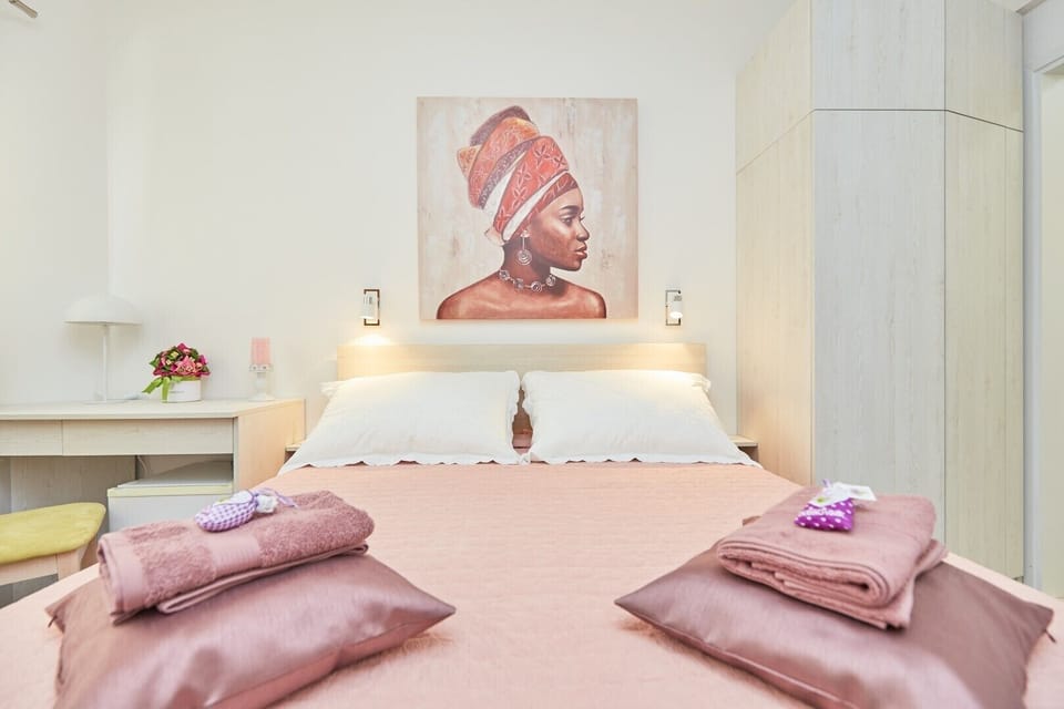 Executive Room, 1 Large Twin Bed, Refrigerator & Microwave (5 Double room Villa Kate Dadić) | Free WiFi, bed sheets