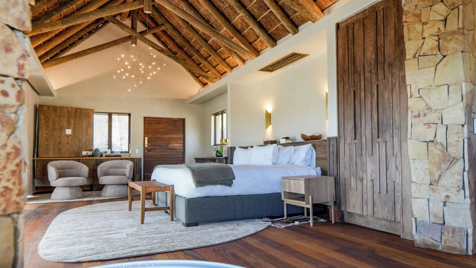 Deluxe Double Room | In-room safe, desk, laptop workspace, free WiFi