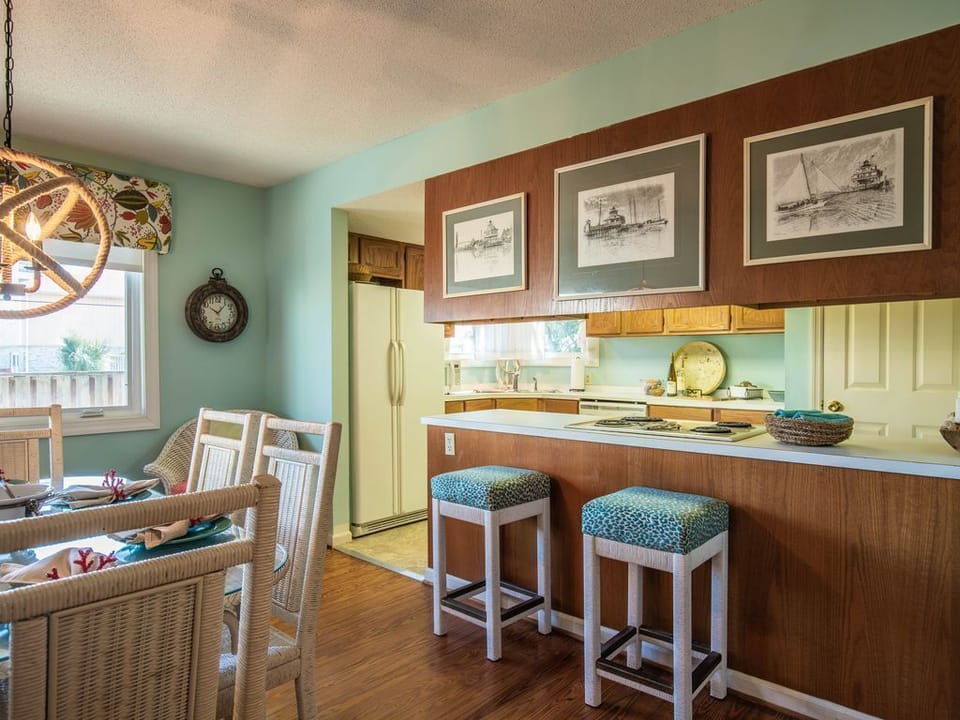 Dining Area Bar