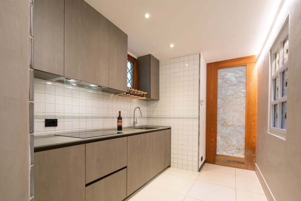 City Apartment, 2 Bedrooms | Private kitchen | Fridge, stovetop, dishwasher, coffee grinder