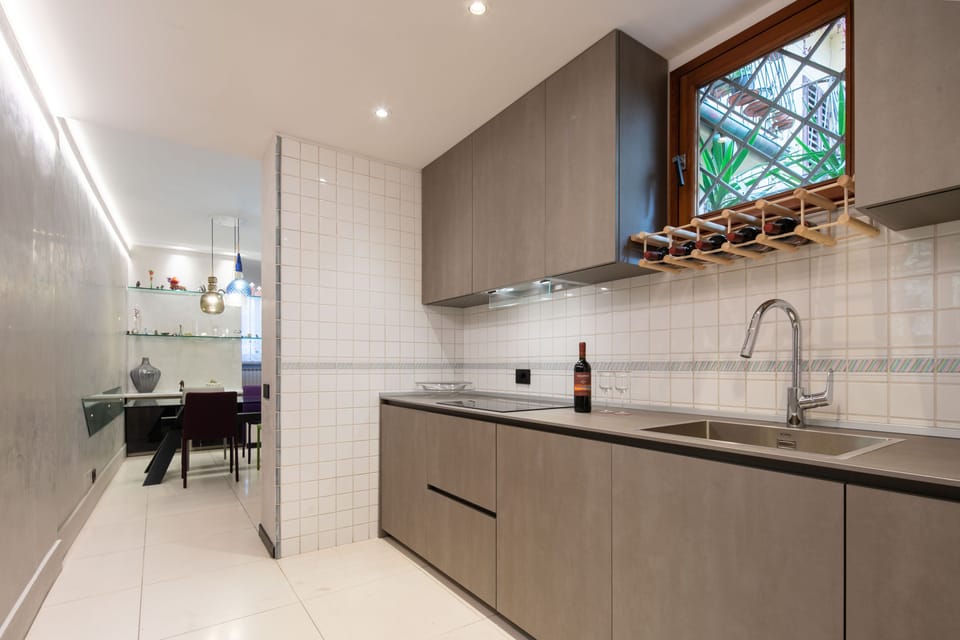 City Apartment, 2 Bedrooms | Private kitchen | Fridge, stovetop, dishwasher, coffee grinder