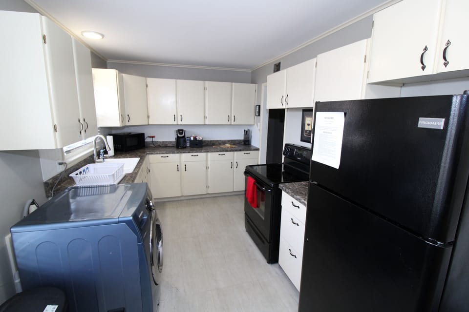 Full kitchen