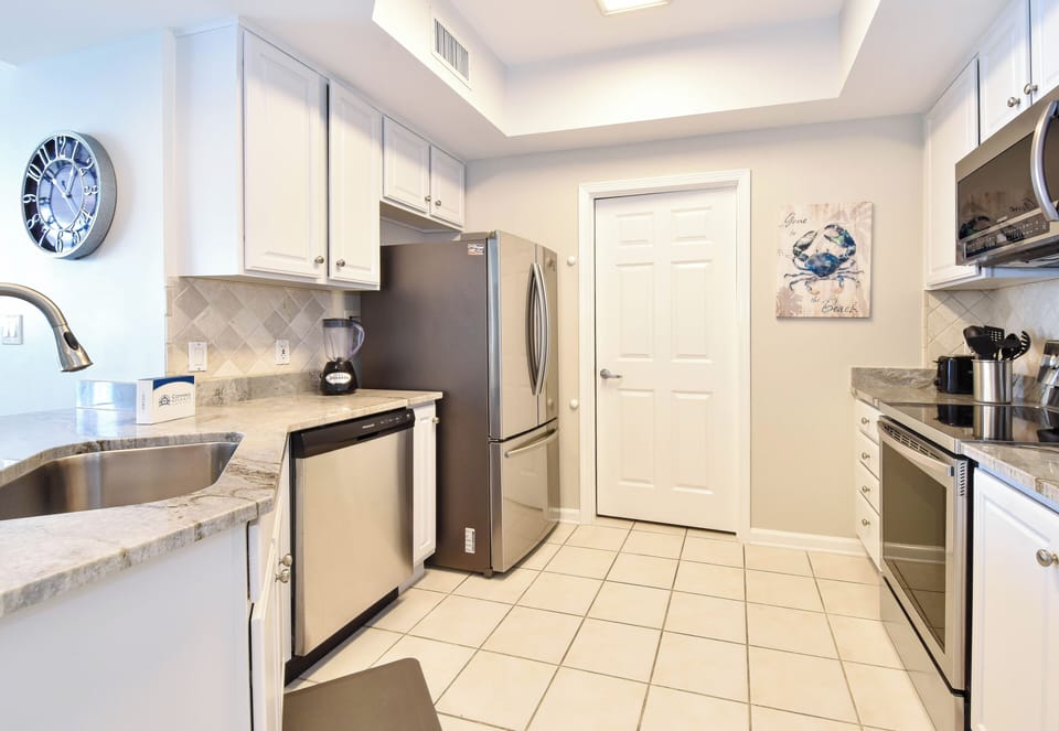 Silver Beach Towers East 905 - Kitchen