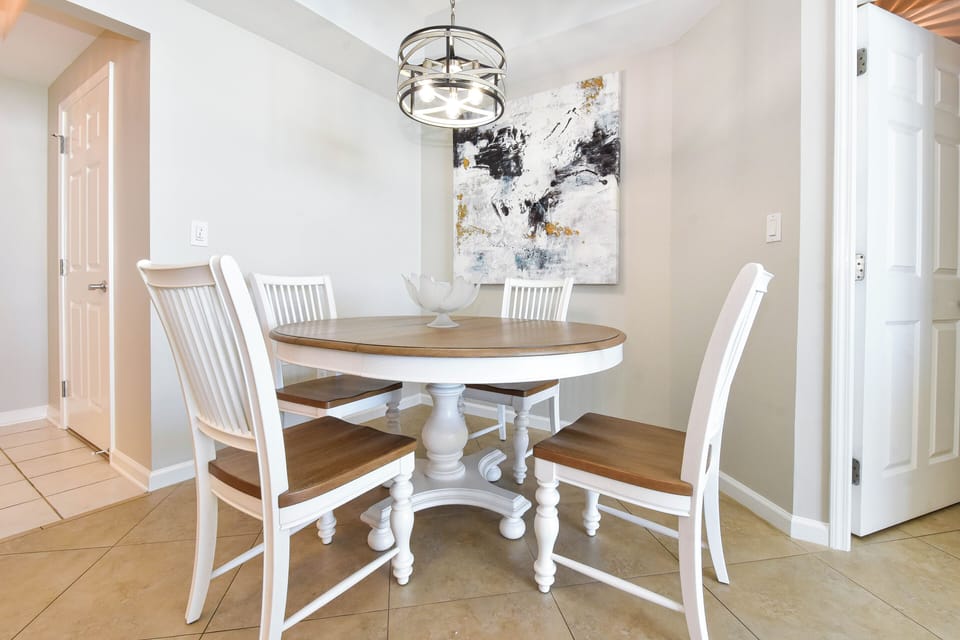 Silver Beach Towers East 905 - Dining Area