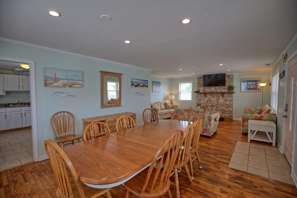 Large Dining/Living Room
