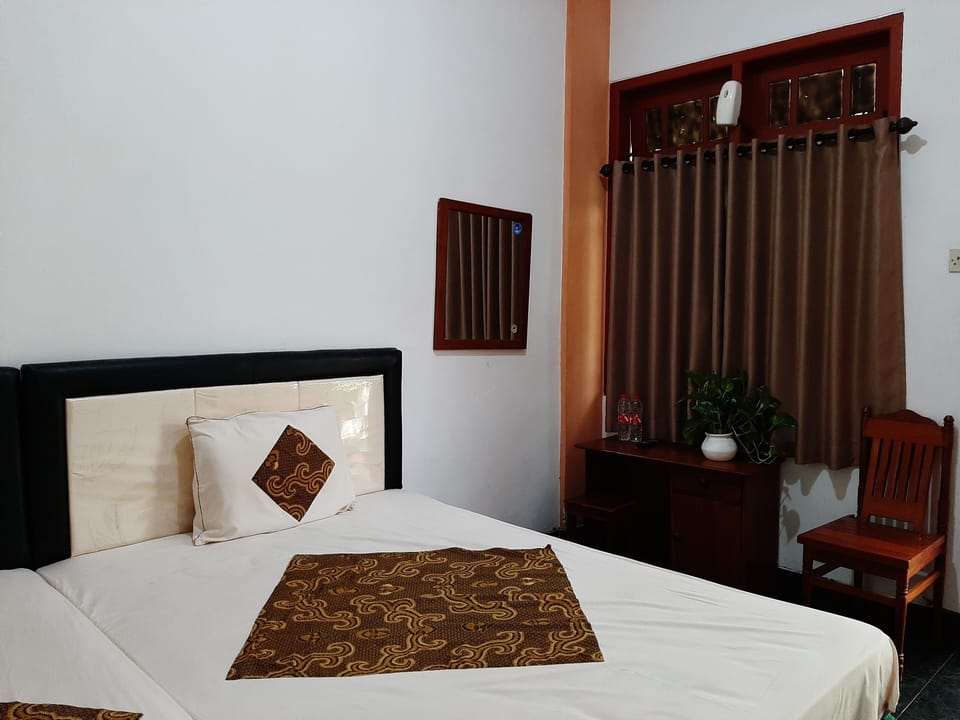 Deluxe Double or Twin Room, 1 Double or 2 Twin Beds, Non Smoking (AC) | Desk, bed sheets