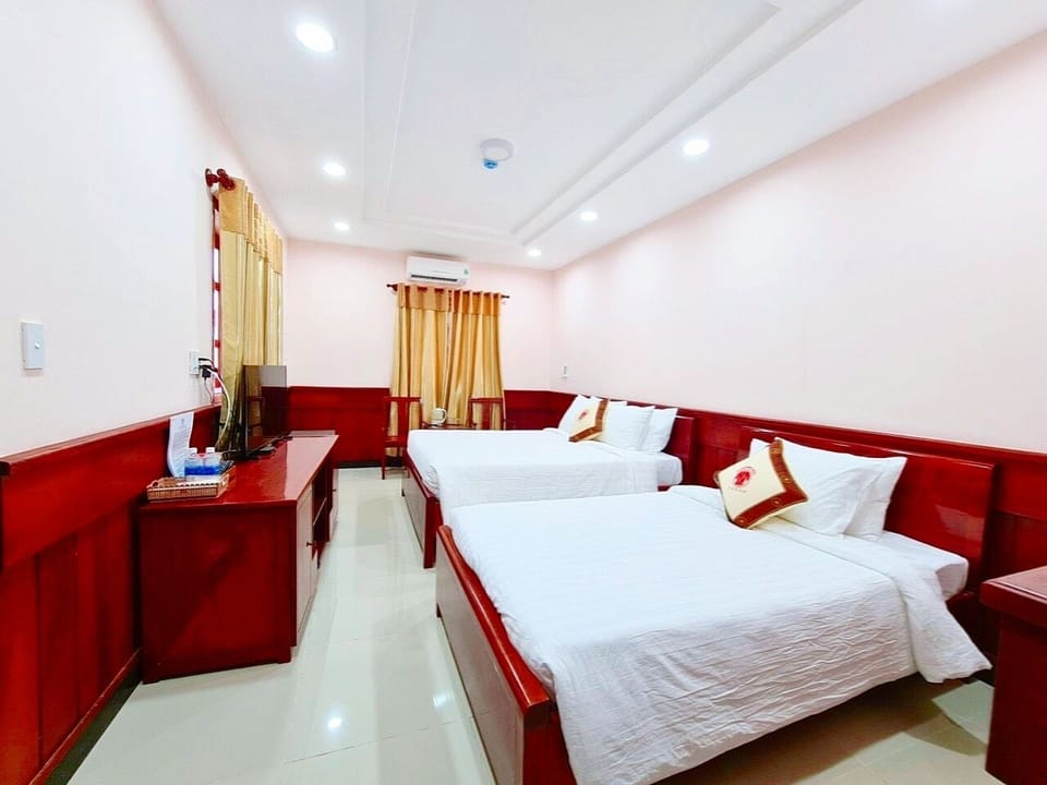 Minibar, desk, laptop workspace, WiFi (free)