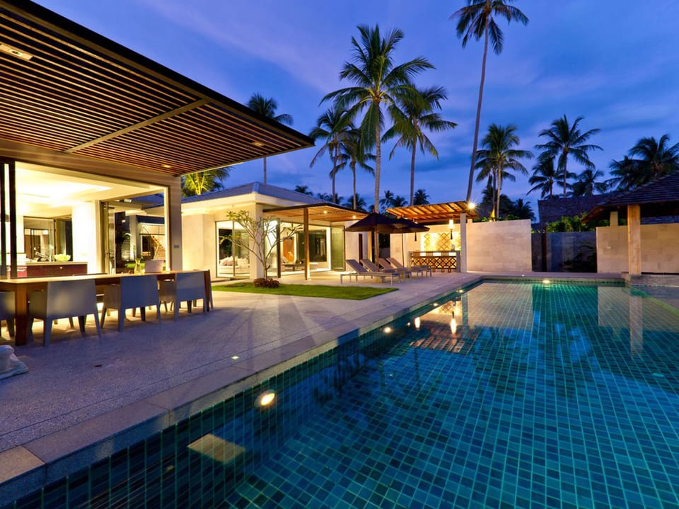 2 outdoor pools, pool umbrellas, sun loungers