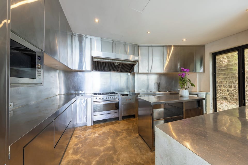 Villa (5 Bedrooms) | Private kitchen | Coffee/tea maker, oven, electric kettle, toaster