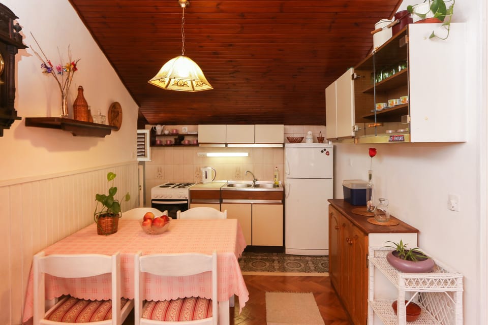 Apartment (Duplex Two Bedroom Apartment) | Dining room