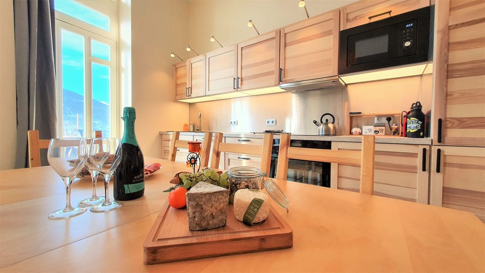 Fully fitted kitchen