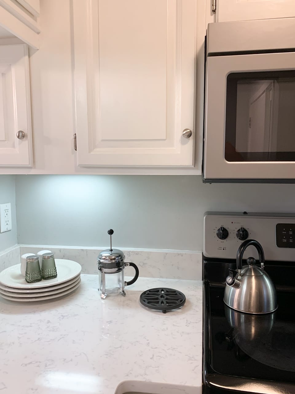 French press or brew coffee makers + tea kettle
