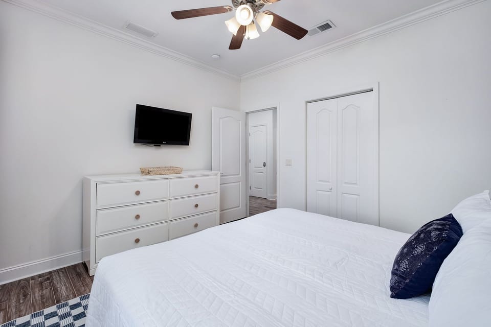 King size bedroom on third floor with balcony