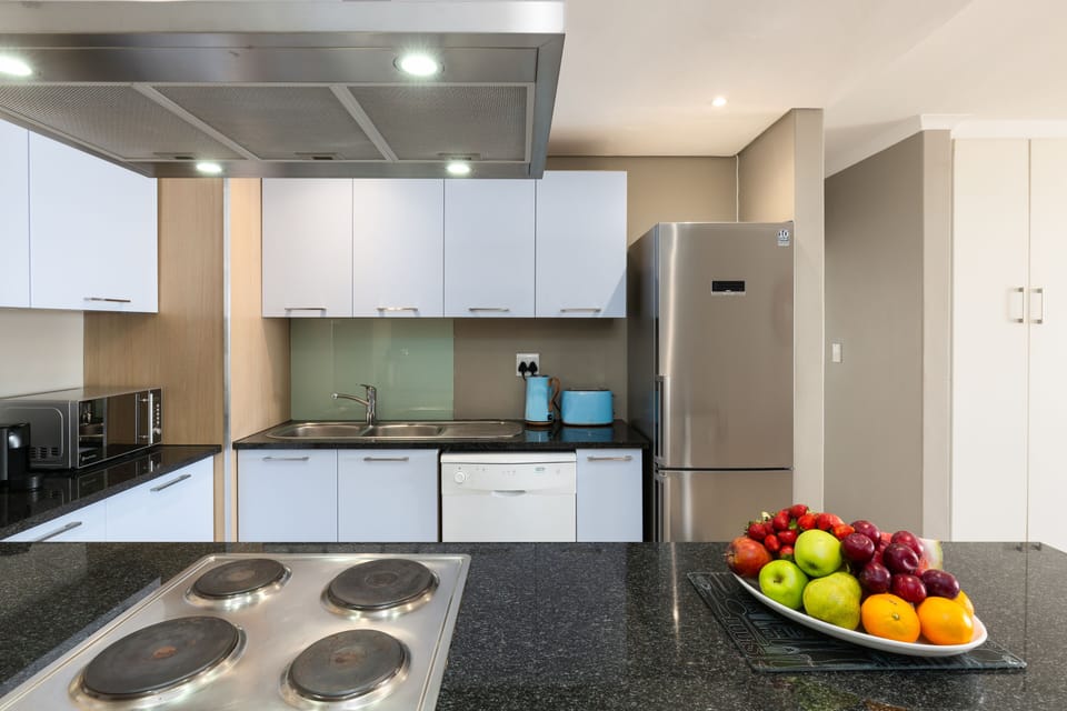 Apartment (2 Bedrooms) | Private kitchen | Full-size fridge, microwave, oven, stovetop