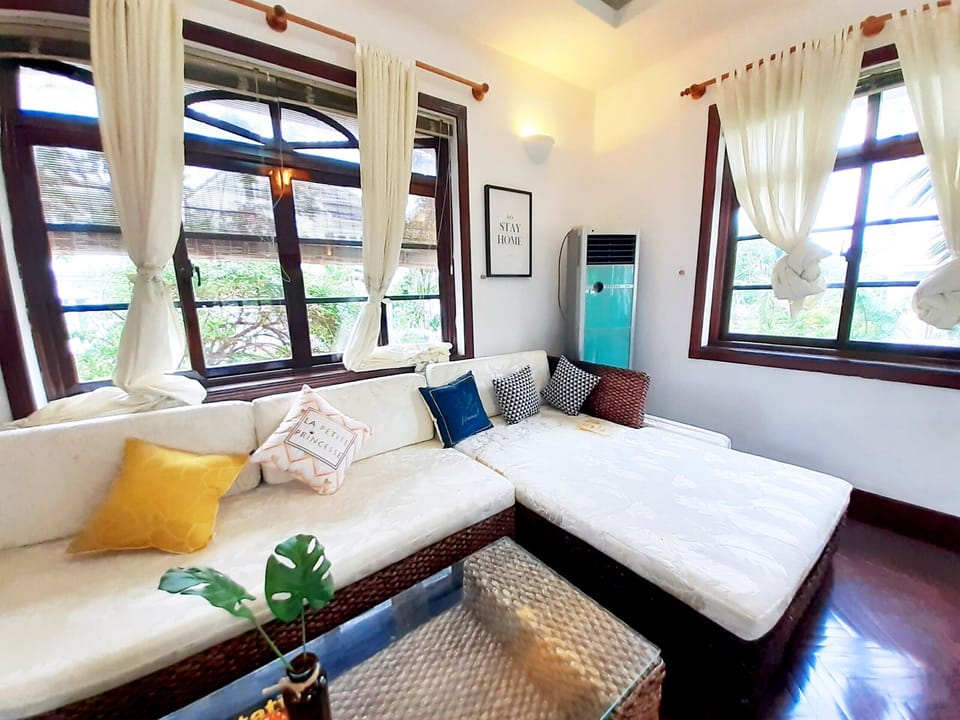 Sun Villa | Living room | TV
