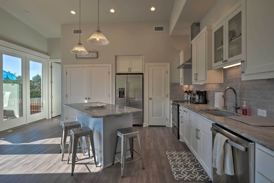 Kitchen | Granite Counters | Modern Appliances