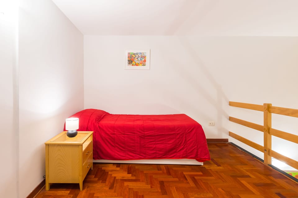 Deluxe Apartment | 2 bedrooms, down comforters, WiFi (free), bed sheets