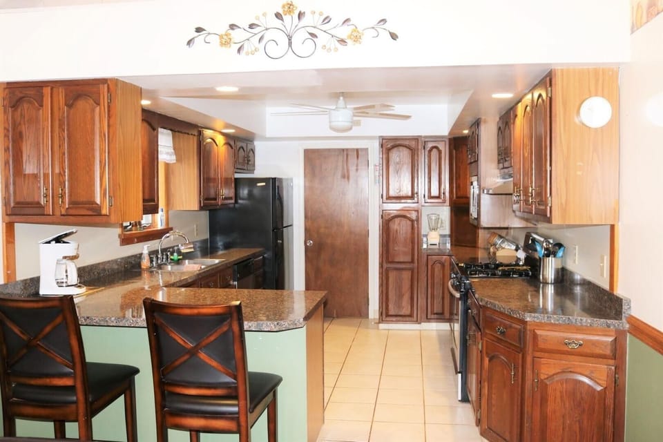 House, 3 Bedrooms | Private kitchen | Coffee/tea maker