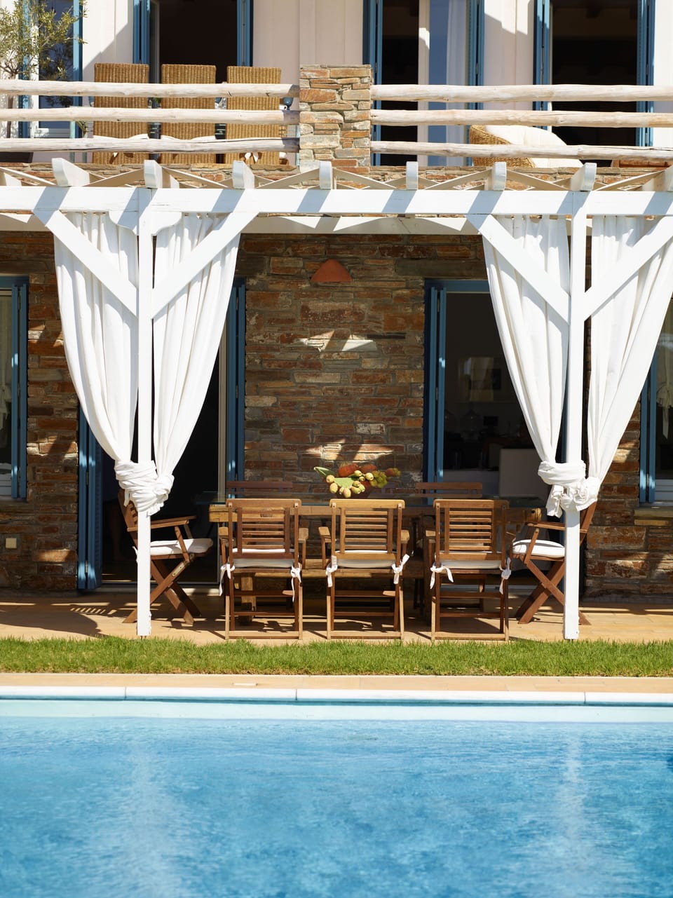 Enjoy meals with family or friends by the pool