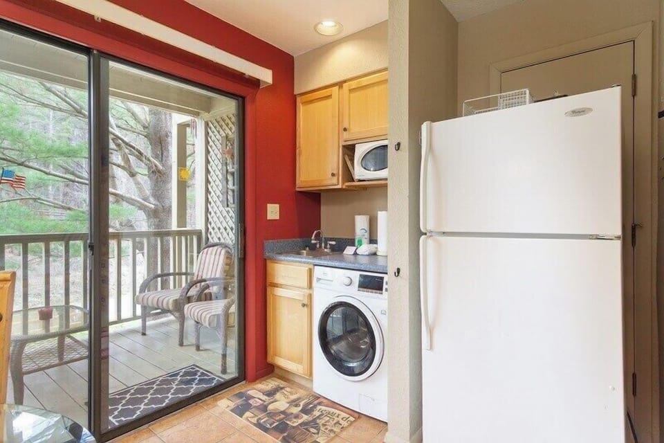 For added convenience, unit features a combination washer/dryer perfect for freshening up after a day of exploring.