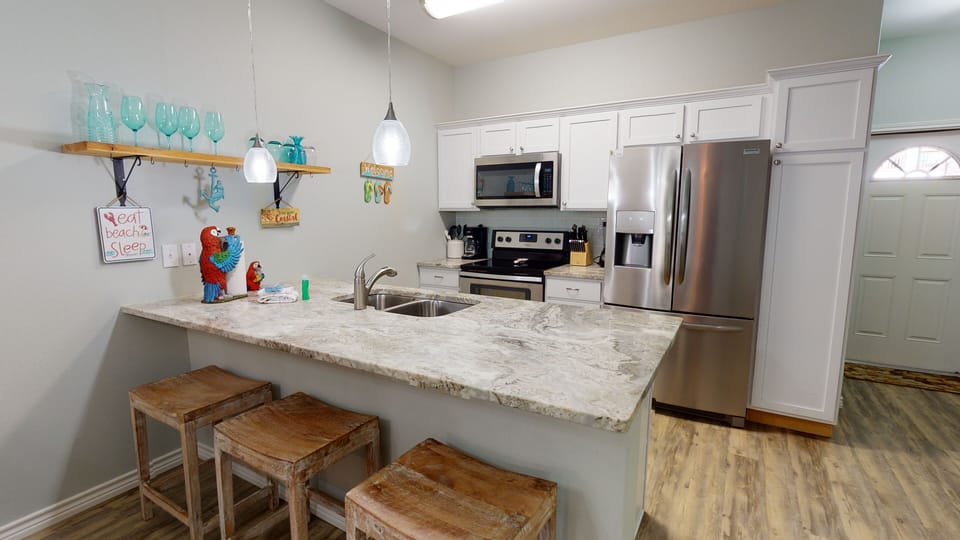 Breakfast Bar with Seating for 3