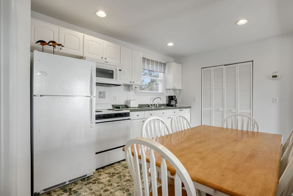 Kitchen/Dining Area
