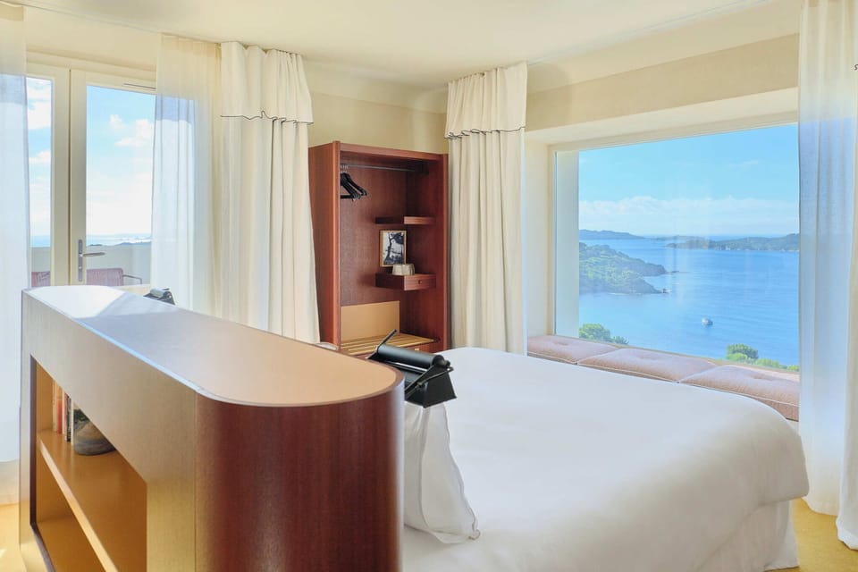 Premium Room | Premium bedding, in-room safe, desk, blackout drapes