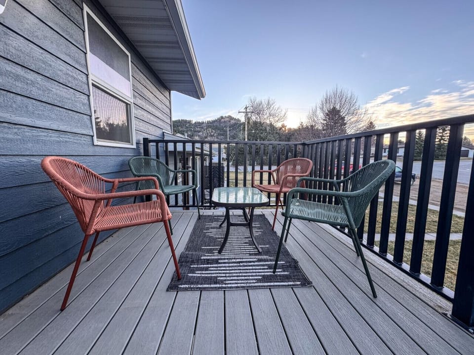 Enjoy the morning sunrise or evening sunset with views of Lookout Mountain and Crow Peak!