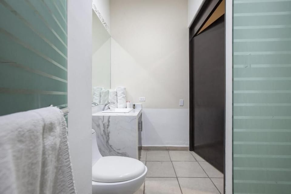 Junior Studio Suite, 1 Bedroom | Bathroom | Bathtub, free toiletries, towels, soap