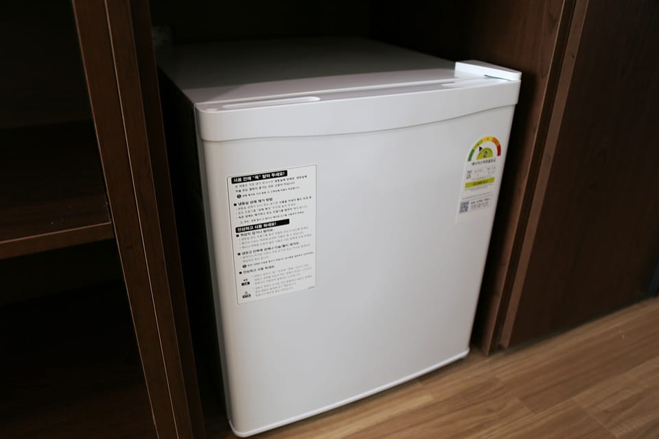 Mini-refrigerator
