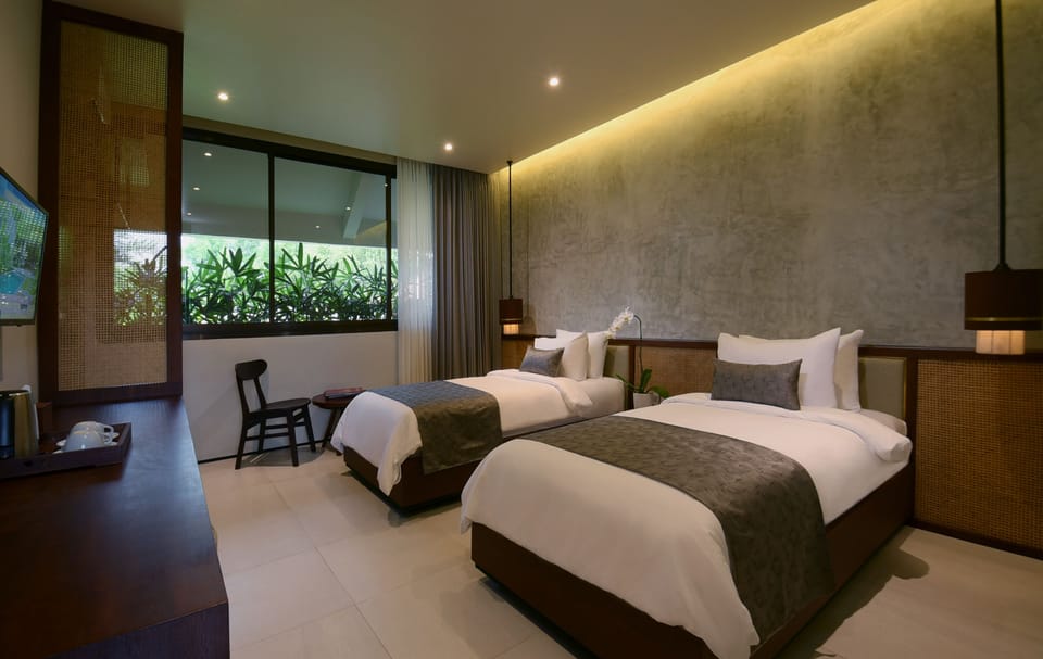 Pancala Deluxe One Bedroom | In-room safe, desk, laptop workspace, soundproofing