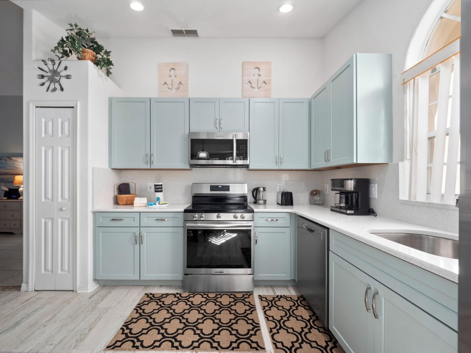 Gorgeous Kitchen with Basic Kitchen Starter Essentials and Breakfast Table