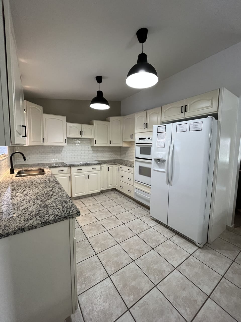 Fully stocked kitchen with great workspace for group meals.