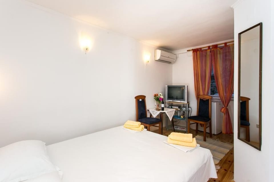 Double Room (Double Room) | 2 bedrooms, free WiFi