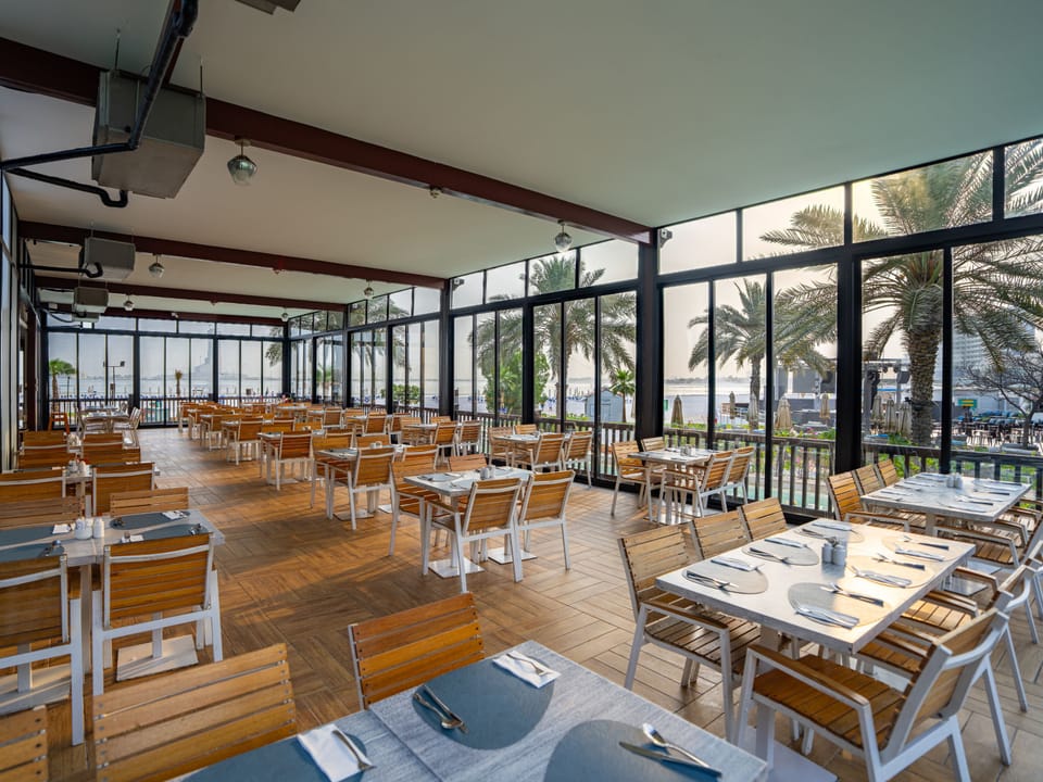 7 restaurants; breakfast, lunch, and dinner served