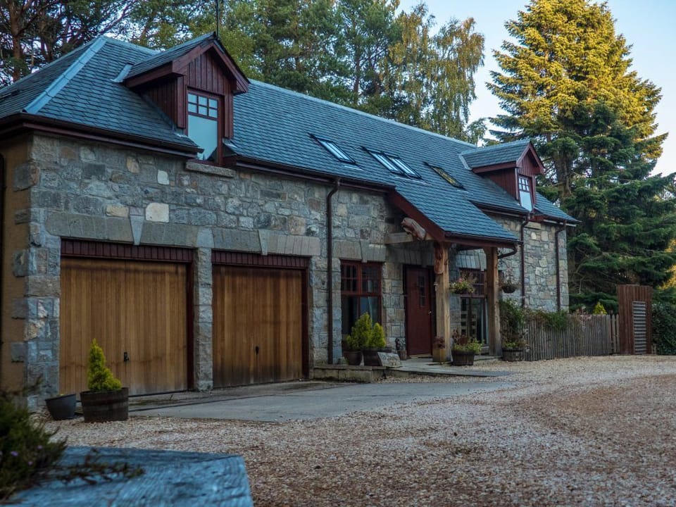 Exterior 3