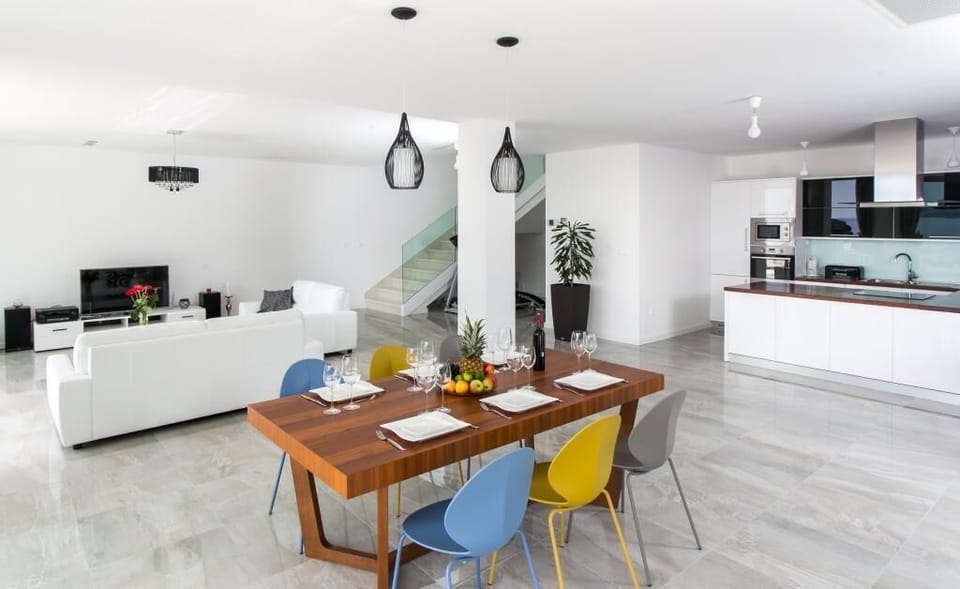Villa (Five-Bedroom Villa with Private Pool) | In-room dining