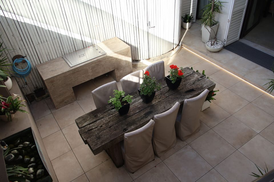 Main courtyard with BBQ to the pool 