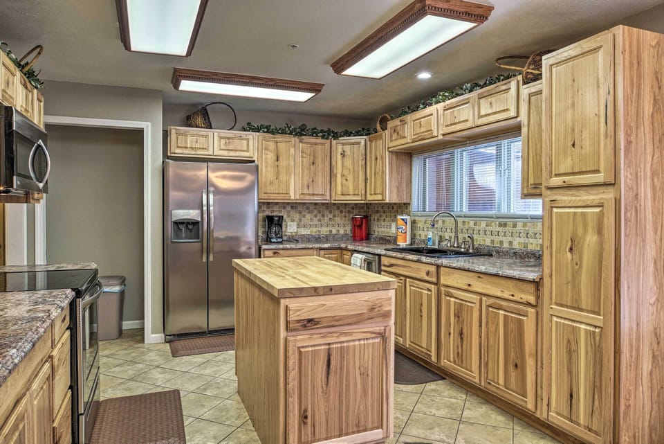 Fully Equipped Kitchen | Cooking Basics | Drip & Keurig Coffee Makers